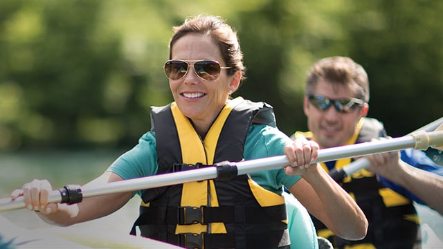 couple rowing min