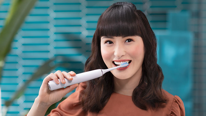 An Assessment of Gingivitis Reduction and Plaque Removal by Philips Sonicare DiamondClean with Premium Plaque Control Brush Head and Oral-B 7000 with CrossAction Brush Head