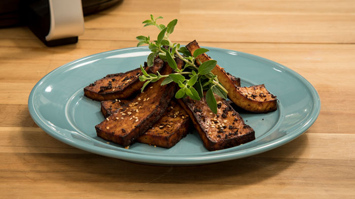 Airfryer XXL Sweet Gingery Tofu &ldquo;Bacon&rdquo;